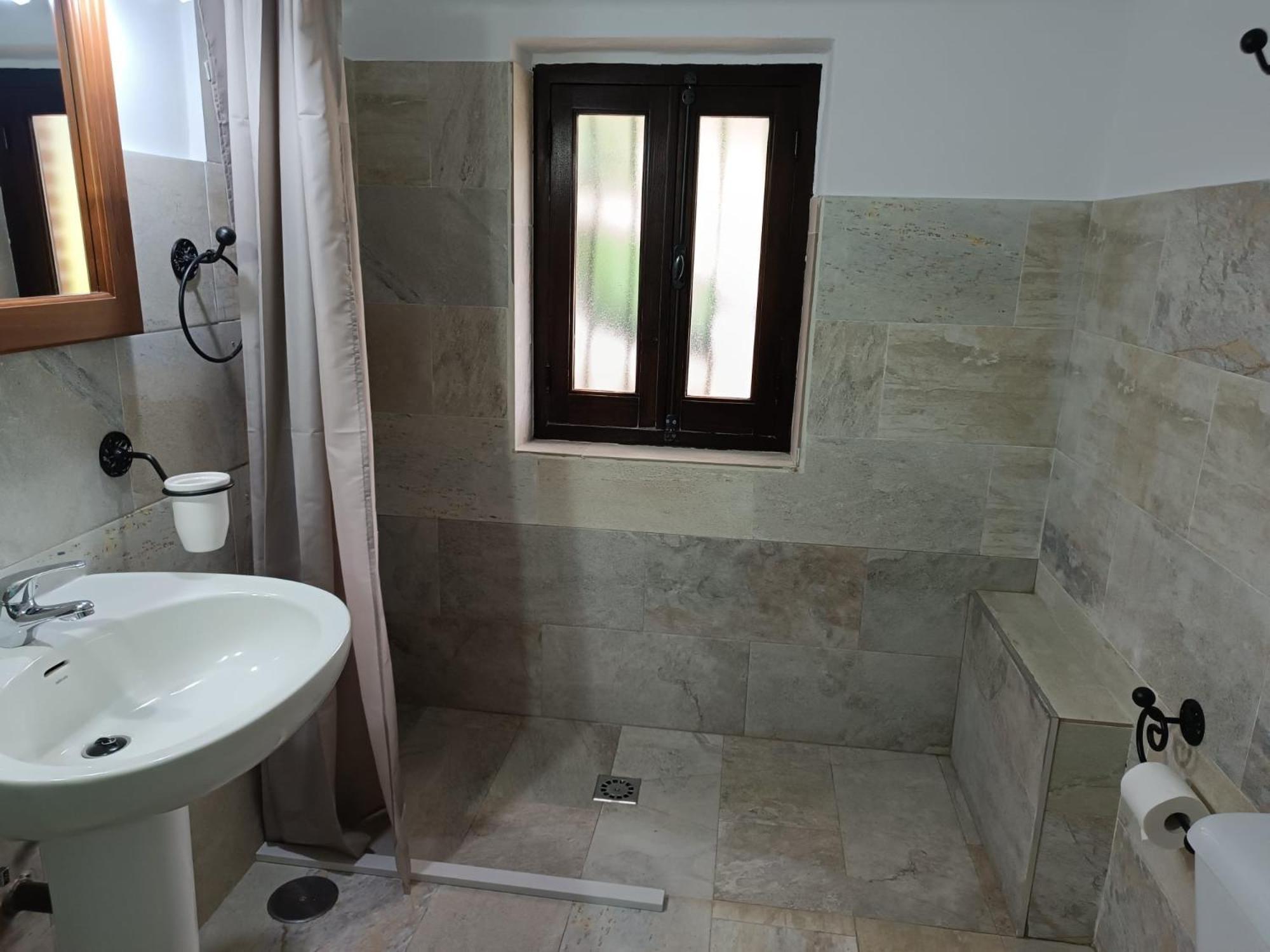 La Fuente De El Nacimiento Guest House Бенамаома Екстериор снимка