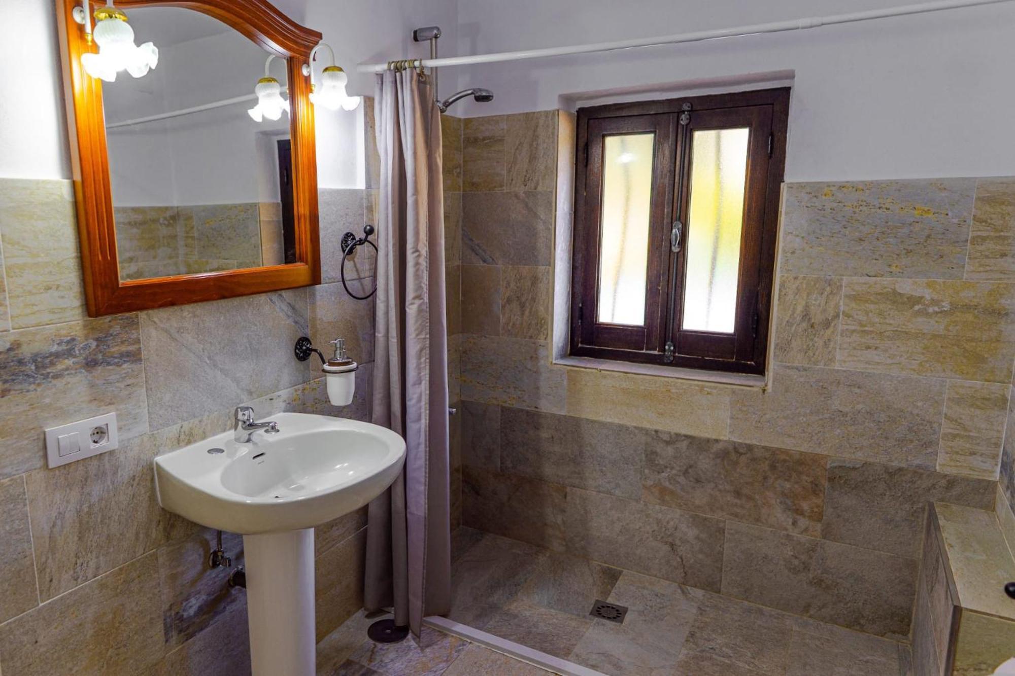 La Fuente De El Nacimiento Guest House Бенамаома Екстериор снимка