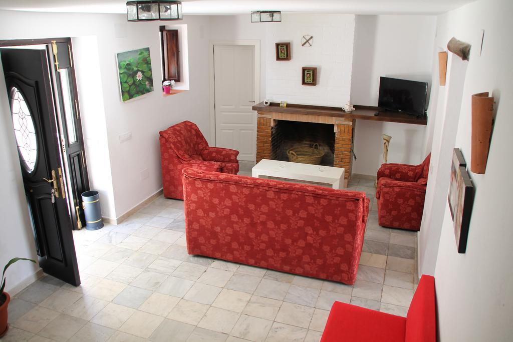 La Fuente De El Nacimiento Guest House Бенамаома Екстериор снимка