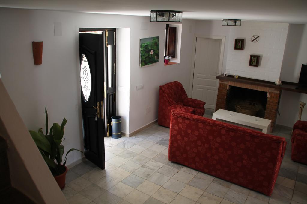La Fuente De El Nacimiento Guest House Бенамаома Екстериор снимка