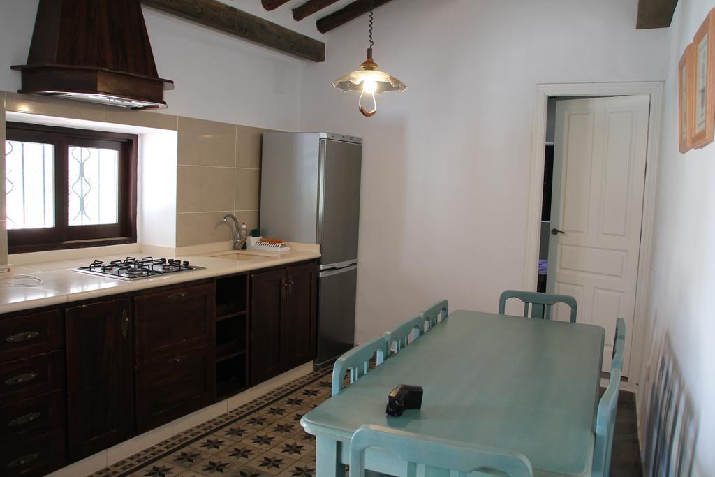 La Fuente De El Nacimiento Guest House Бенамаома Екстериор снимка
